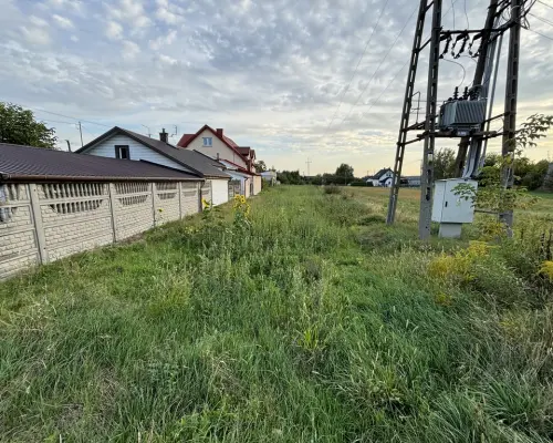 Działka budowlano-usługowa 1863 m2 w Święcicach.