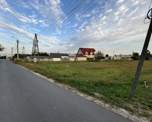 Działka budowlano-usługowa 1863 m2 w Święcicach.