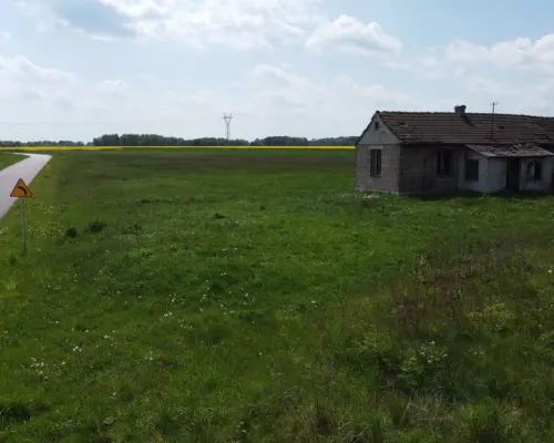 Działka 6462 z widokiem na muzeum w Czarnolesie