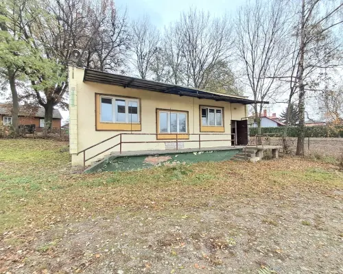 Lokal handlowo-usługowy na trasie Lublin-Nałęczów.