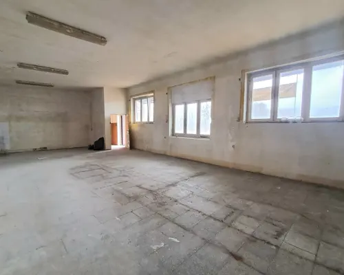 Lokal handlowo-usługowy na trasie Lublin-Nałęczów.