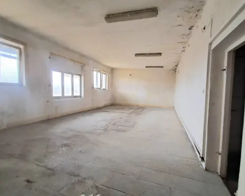 Lokal handlowo-usługowy na trasie Lublin-Nałęczów.