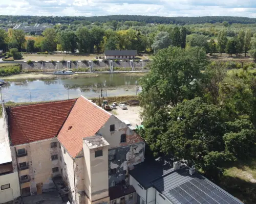 Budynek "Spichlerza" ul. 6 sierpnia w Puławach.