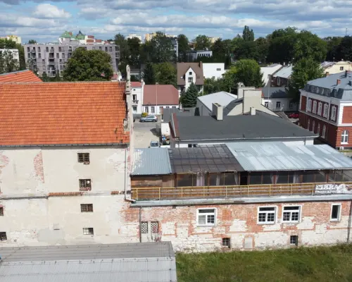 Budynek "Spichlerza" ul. 6 sierpnia w Puławach.