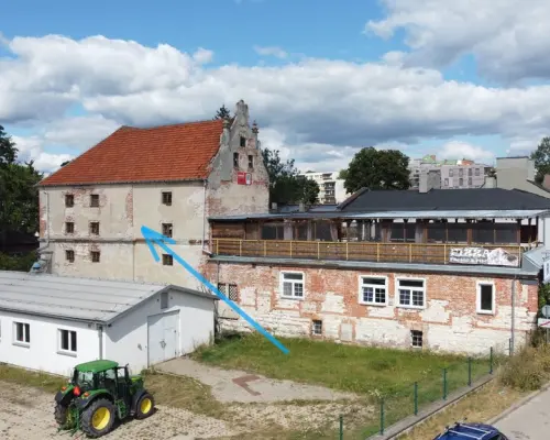 Budynek "Spichlerza" ul. 6 sierpnia w Puławach.