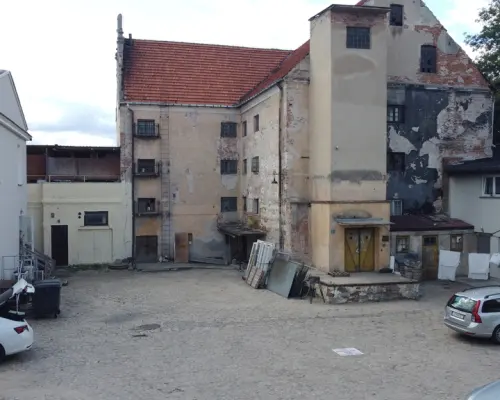 Kompleks budynków przy ul. 6 Sierpnia w Puławach..