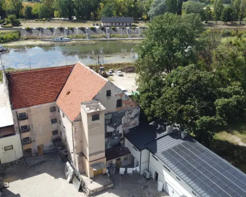Kompleks budynków przy ul. 6 Sierpnia w Puławach..