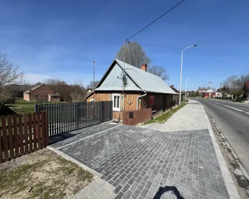 Drewniany dom na działce w Świeciechowie Dużym.