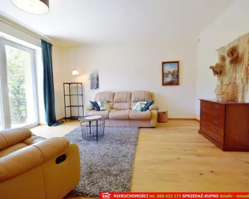 Prestiżowe mieszkanie, wyskoki standard, 2 balkony.
