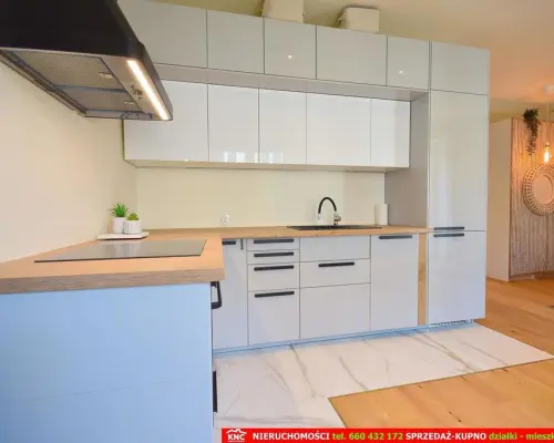 Prestiżowe mieszkanie, wyskoki standard, 2 balkony.