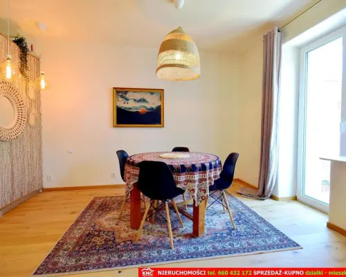 Prestiżowe mieszkanie, wyskoki standard, 2 balkony.