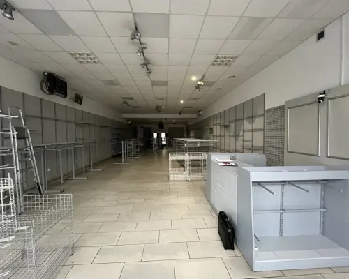 Lokal handlowy 180 m kw.  w centrum Dęblina.