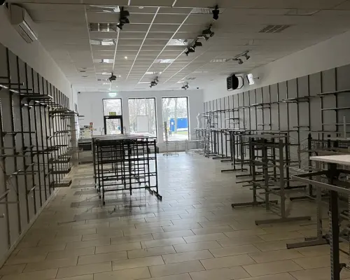 Lokal handlowy 180 m kw.  w centrum Dęblina.