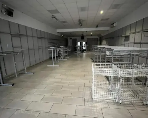 Lokal handlowy 180 m kw.  w centrum Dęblina.