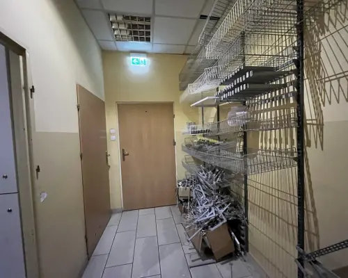 Lokal handlowy 180 m kw.  w centrum Dęblina.