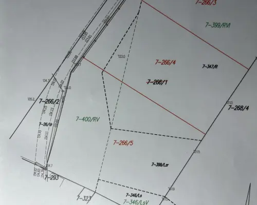 Działka 3117 m2 pośród drzew w Kowali gm. Puławy.