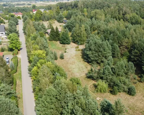 Działka 3117 m2 pośród drzew w Kowali gm. Puławy.