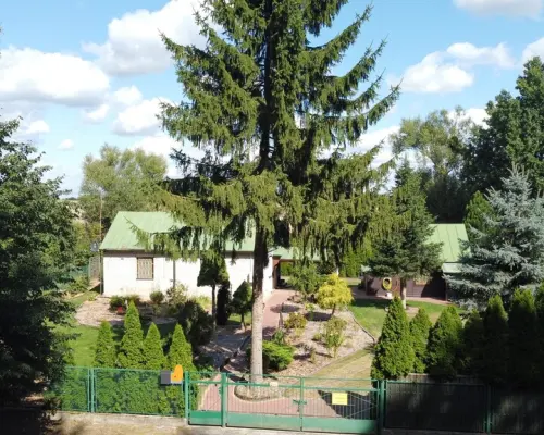 Zaciszne siedlisko w Zawadzie Starej gm. Policzna.