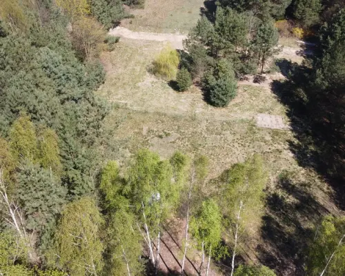 Działka 3117 m2 pośród drzew w Kowali gm. Puławy.
