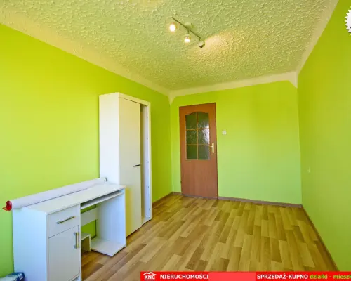 Blisko Nałęczowa, 3 pokoje z garażem i działką.