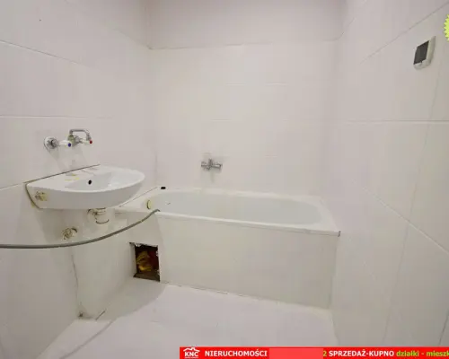 Blisko Nałęczowa, 3 pokoje z garażem i działką.