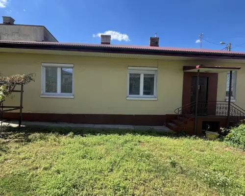 Dwa domy (165 m2) na działce w centrum Zwolenia.