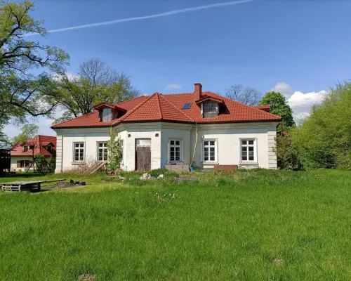 Zabytkowy dworek z przełomu XIX i XX w. w Świdniku