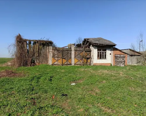 Siedlisko w ładnej okolicy gm. Gniewoszów.