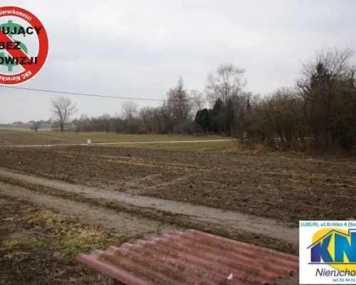 Działka budowlana w miejscowości Moszna, położona przy drodze asfaltowej. Działka o regularnych wymiarach, do wydzielenia z wię