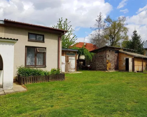 Mały domek w świetnej lokalizacji - Uniszowice