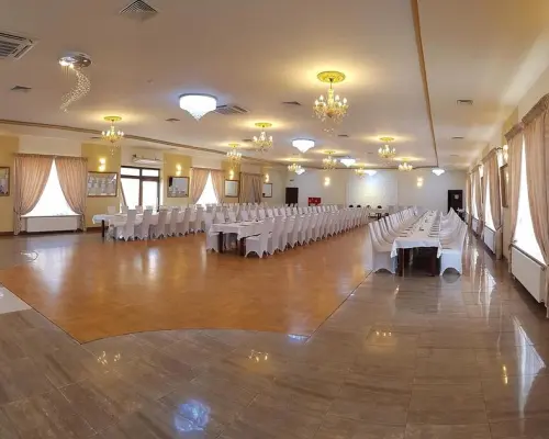 Kompleks hotel-eventowy + bud.usługowe z najemcami