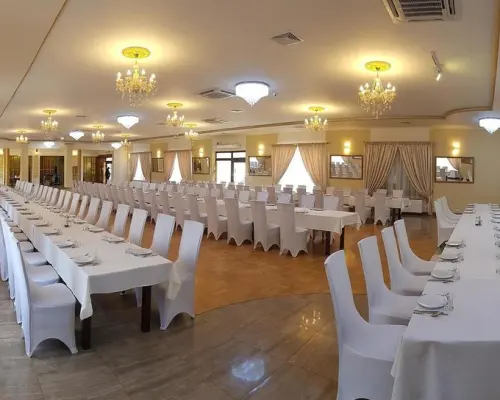 Kompleks hotel-eventowy + bud.usługowe z najemcami