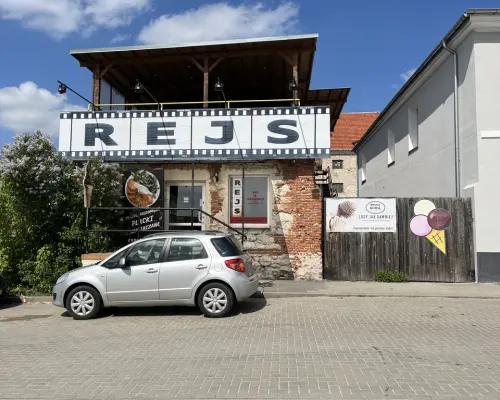 Restauracja "REJS" ul. Portowa 2  w Puławach.