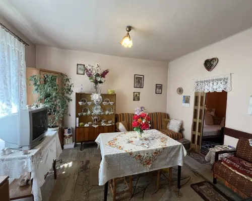 Dom 50 m2  na działce w m. Babilon gm. Lipsko.