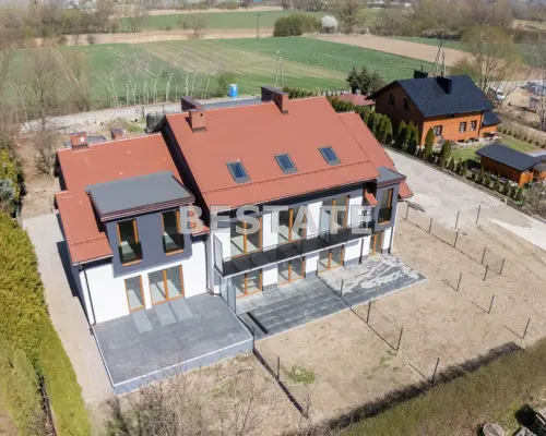 Z przyjemnością prezentuję Państwu ofertę sprzedaży  domów jednorodzinnych  w zabudowie  bliźniaczej,  o powierzchni  13
