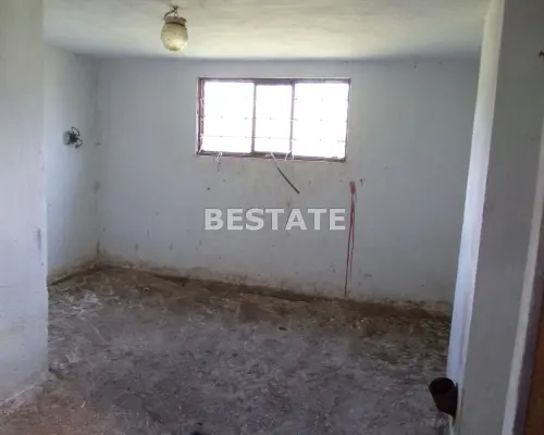 Do sprzedania budynek gospodarczy o powierzchni 400 m2, znajdujący się 10 km od Tarnowa. Nieruchomość położona na działce 21,7