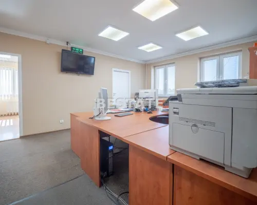 Budynek biurowo-usługowy na Sprzedaż - ul. Przemysłowa, Tarnów   Jako agent nieruchomości w Tarnowie, mam zaszczyt zap