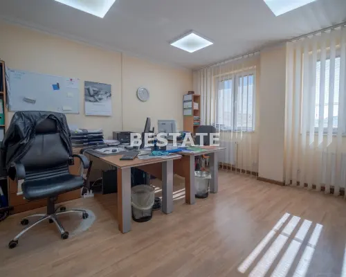 Budynek biurowo-usługowy na Sprzedaż - ul. Przemysłowa, Tarnów   Jako agent nieruchomości w Tarnowie, mam zaszczyt zap