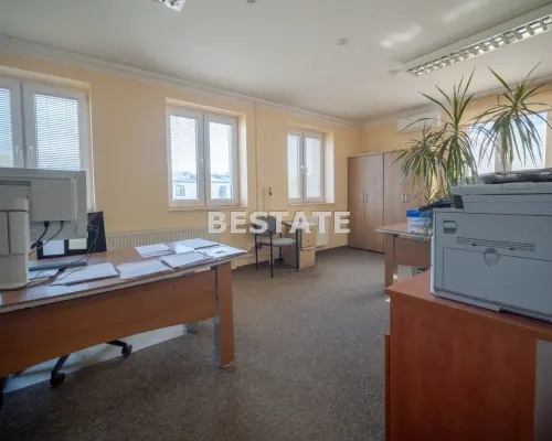 Budynek biurowo-usługowy na Sprzedaż - ul. Przemysłowa, Tarnów   Jako agent nieruchomości w Tarnowie, mam zaszczyt zap