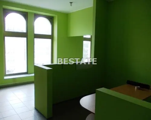 Do sprzedaży połowa kamienicy w centrum Tarnowa. W skład oferowanej części wchodzi 10 lokali użytkowych - w sumie 711,1 m2 oraz