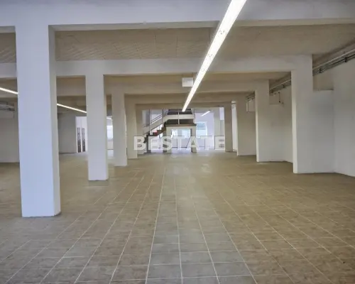 Do wynajęcia lokal o powierzchni 894,5 m2, położony przy ruchliwej ulicy w centrum Pilzna 500 metrów od drogi E94 i 1000