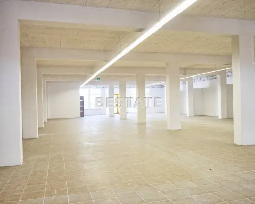 Do wynajęcia lokal o powierzchni 894,5 m2, położony przy ruchliwej ulicy w centrum Pilzna 500 metrów od drogi E94 i 1000
