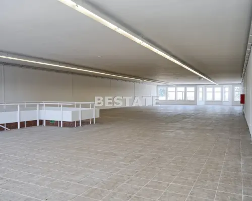 Do wynajęcia lokal o powierzchni 894,5 m2, położony przy ruchliwej ulicy w centrum Pilzna 500 metrów od drogi E94 i 1000