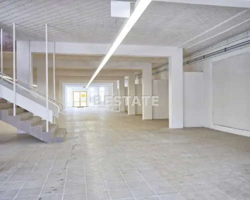 Do wynajęcia lokal o powierzchni 894,5 m2, położony przy ruchliwej ulicy w centrum Pilzna 500 metrów od drogi E94 i 1000