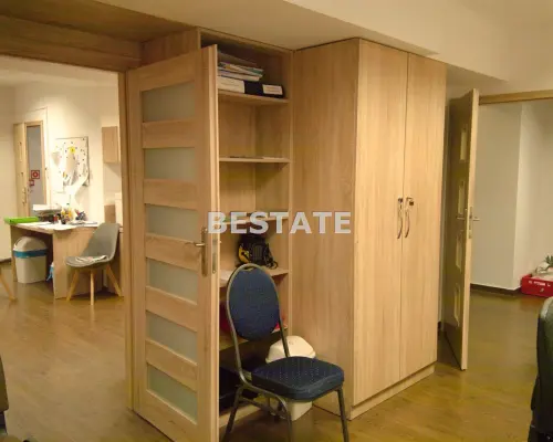 Oferujemy do wynajęcia lokal użytkowy o powierzchni 90 m2 , położony w suterenie wyremontowanej kamienicy w centrum Tarnowa. W