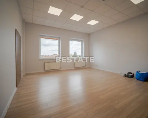 Oferujemy do wynajmu funkcjonalny lokal o powierzchni 33,1m 2  zlokalizowany w  kultowym biurowcu  przy najbardziej rozpoznawal