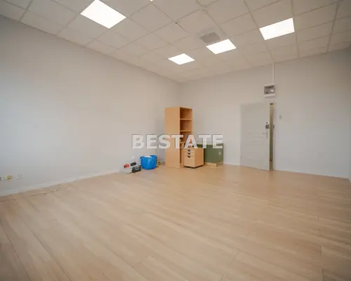 Oferujemy do wynajmu funkcjonalny lokal o powierzchni 33,1m 2  zlokalizowany w  kultowym biurowcu  przy najbardziej rozpoznawal