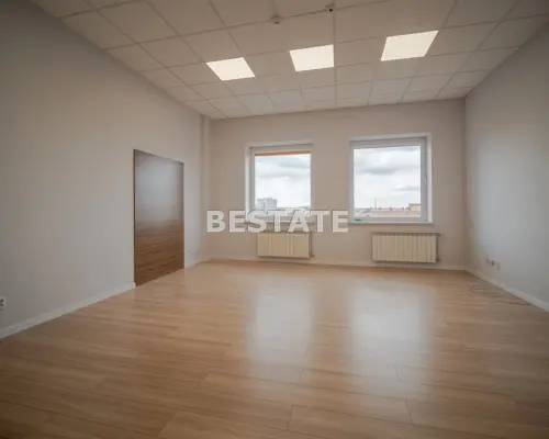 Oferujemy do wynajmu funkcjonalny lokal o powierzchni 33,1m 2  zlokalizowany w  kultowym biurowcu  przy najbardziej rozpoznawal