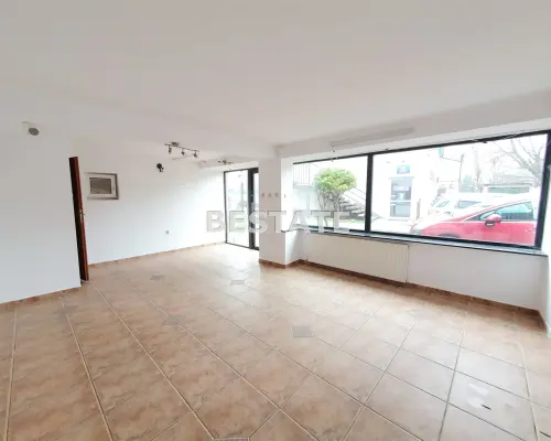 Do wynajęcia lokal handlowo-usługowy o powierzchni 30 m2, zlokalizowany w Tarnowie w okolicy ul. Słonecznej. Przeznaczenie hand