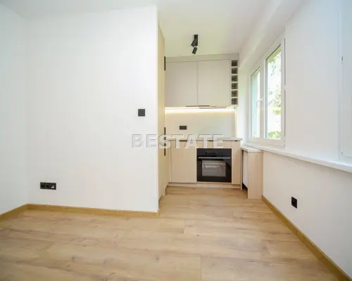 Na sprzedaż nowoczesne i funkcjonalne mieszkanie o powierzchni 32,30 m², położone na parterze w spokojnej okolicy Tarnowa,